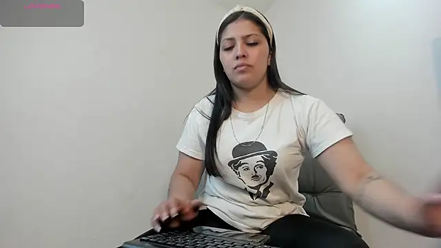 Snapshot of Shantal__G chatting on December 1, 2025, 4:19 pm Shantal G online show from December 1, 2025, 4:19 pm