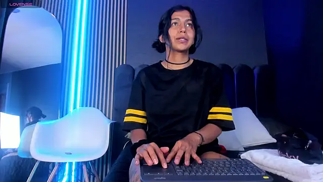 Snapshot of Keila_Fg chatting on October 24, 2025, 7:57 pm Keila Fg online show from October 24, 2025, 7:57 pm