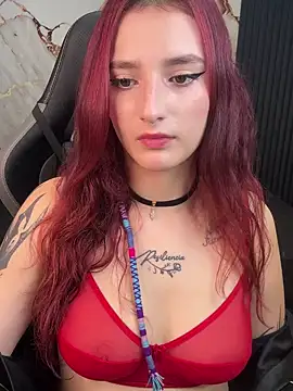 Snapshot of Megann_19_ chatting on October 7, 2025, 2:51 pm Megann 19 online show from October 7, 2025, 2:51 pm