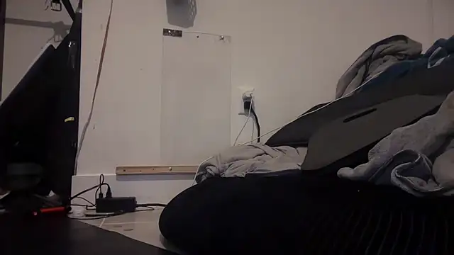 Snapshot of jasoncali305 chatting on November 16, 2025, 1:49 pm jasoncali305 online show from November 16, 2025, 1:49 pm