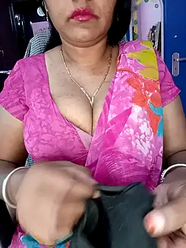 Snapshot of KannadaTamilTeluguBeauty chatting on January 13, 2026, 7:56 am KannadaTamilTeluguBeauty online show from January 13, 2026, 7:56 am