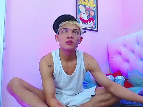 Snapshot of EL_VENEZOLANO_22CM chatting on November 10, 2025, 11:04 am EL VENEZOLANO 22CM online show from November 10, 2025, 11:04 am