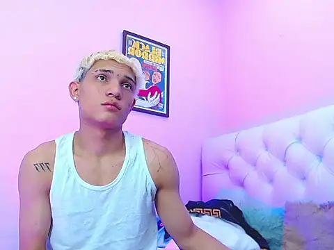 Snapshot of EL_VENEZOLANO_22CM chatting on November 9, 2025, 10:58 pm EL VENEZOLANO 22CM online show from November 9, 2025, 10:58 pm