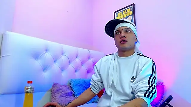 Snapshot of EL_VENEZOLANO_22CM chatting on November 26, 2025, 4:12 am EL VENEZOLANO 22CM online show from November 26, 2025, 4:12 am