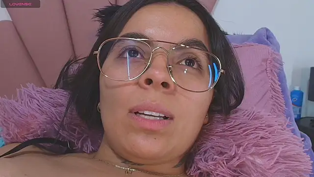 Snapshot of hillary_joness chatting on September 12, 2025, 2:01 am hillary joness online show from September 12, 2025, 2:01 am