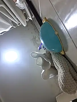 Aliciabloom online show from November 6, 2025, 1:04 pm