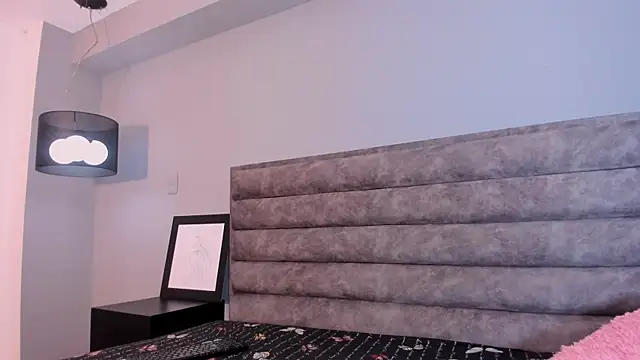 Snapshot of Aliciabloom chatting on October 10, 2025, 12:50 pm Aliciabloom online show from October 10, 2025, 12:50 pm