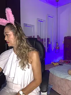BunnyGlow50 online show from May 31, 2026, 7:47 pm