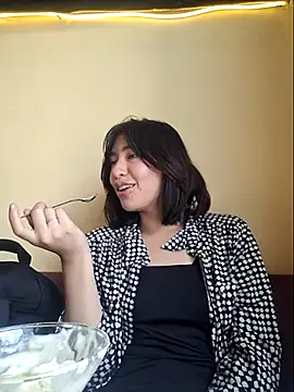 Sullyoonn online show from March 24, 2026, 5:46 pm