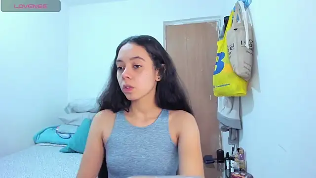 Snapshot of Annie_rosse1017 chatting on October 28, 2025, 4:13 am Annie rosse1017 online show from October 28, 2025, 4:13 am