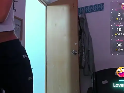 Snapshot of Annie_rosse1017 chatting on December 17, 2025, 1:32 am Annie rosse1017 online show from December 17, 2025, 1:32 am