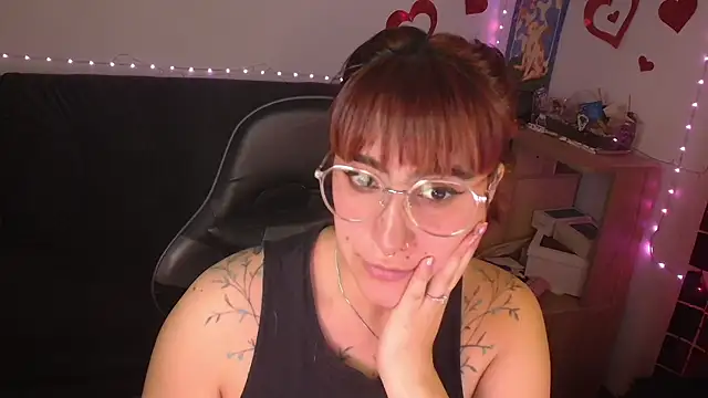 Miacatsito3 online show from May 26, 2026, 4:10 am