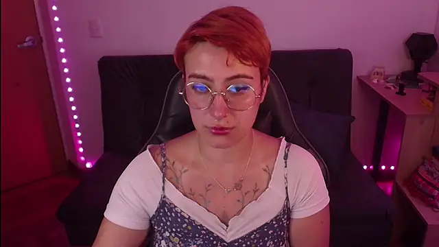 Miacatsito3 online show from October 21, 2025, 9:58 pm