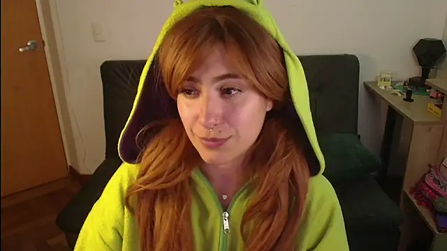 Miacatsito3 online show from October 24, 2025, 4:33 am