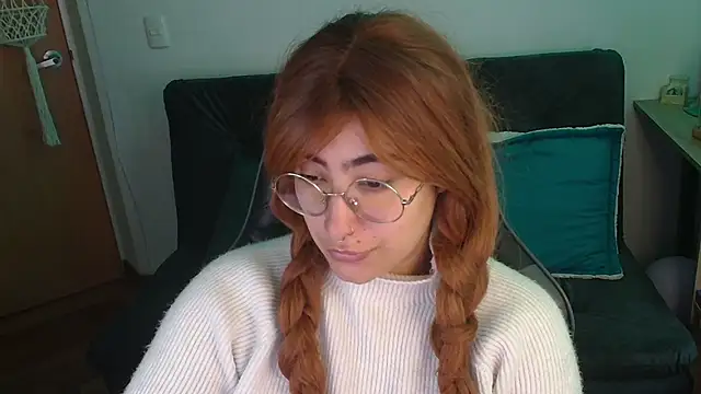 Miacatsito3 online show from December 18, 2025, 9:07 pm