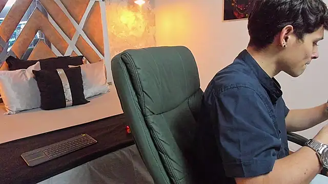 Snapshot of kraven_lust chatting on October 3, 2025, 2:59 am kraven lust online show from October 3, 2025, 2:59 am