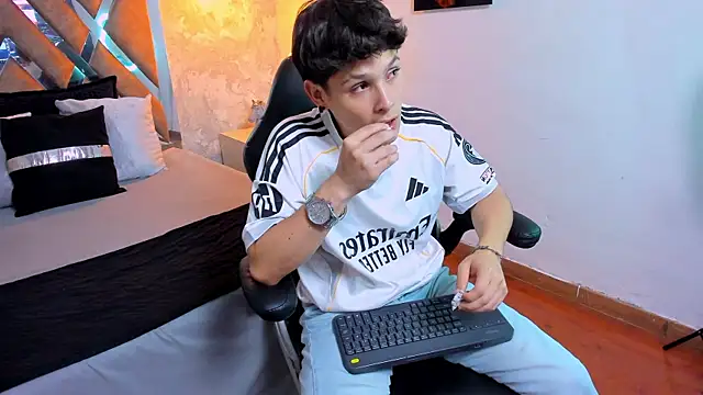 Snapshot of kraven_lust chatting on October 23, 2025, 3:05 am kraven lust online show from October 23, 2025, 3:05 am