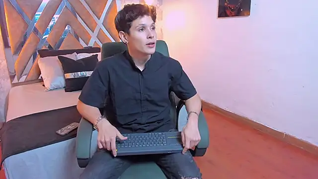 Snapshot of kraven_lust chatting on October 1, 2025, 2:49 am kraven lust online show from October 1, 2025, 2:49 am