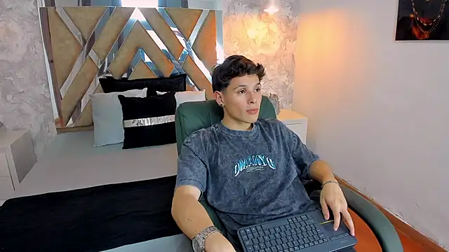 Snapshot of kraven_lust chatting on November 2, 2025, 3:44 am kraven lust online show from November 2, 2025, 3:44 am