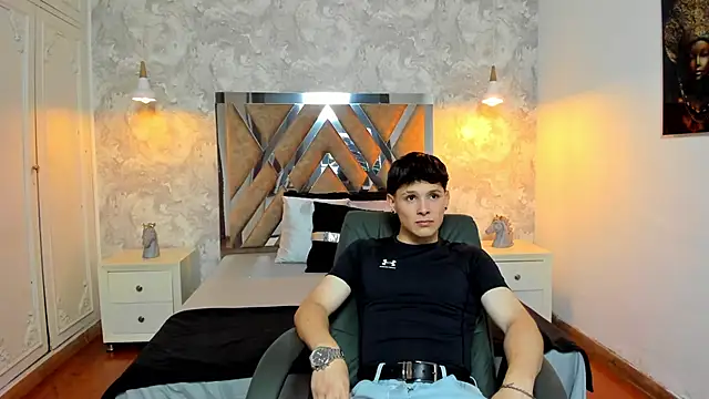 Snapshot of kraven_lust chatting on October 7, 2025, 3:40 am kraven lust online show from October 7, 2025, 3:40 am