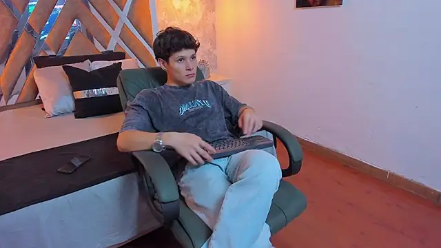 Snapshot of kraven_lust chatting on September 30, 2025, 3:01 am kraven lust online show from September 30, 2025, 3:01 am