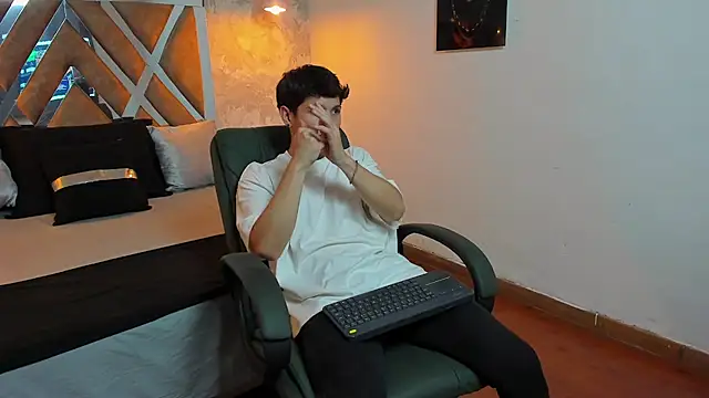 Snapshot of kraven_lust chatting on September 26, 2025, 3:02 am kraven lust online show from September 26, 2025, 3:02 am