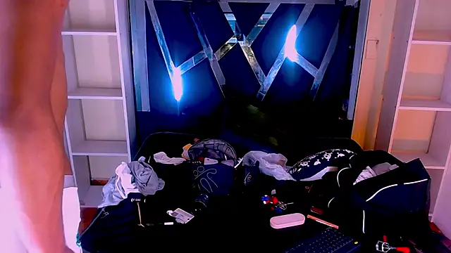 Billie Turner  online show from November 6, 2025, 2:21 pm