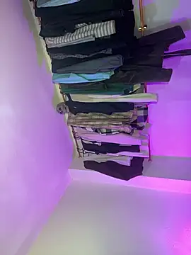 Billie Turner  online show from December 18, 2025, 4:17 am