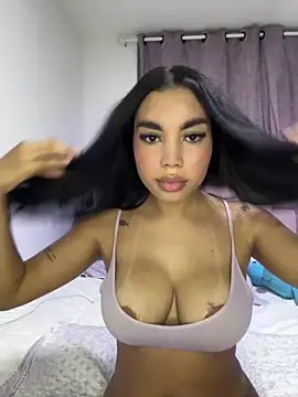 karolaalcendra online show from November 27, 2025, 5:08 am