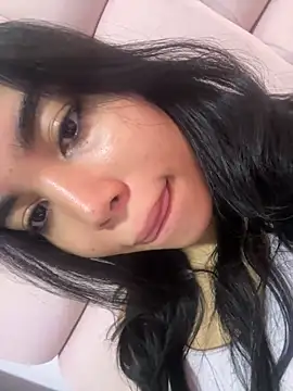 Snapshot of karolaalcendra chatting on February 5, 2026, 9:54 pm karolaalcendra online show from February 5, 2026, 9:54 pm