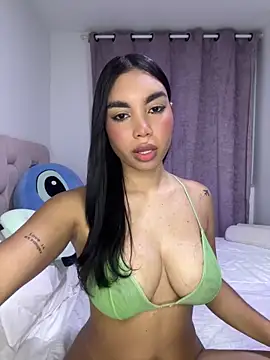 Snapshot of karolaalcendra chatting on February 11, 2026, 3:28 am karolaalcendra online show from February 11, 2026, 3:28 am