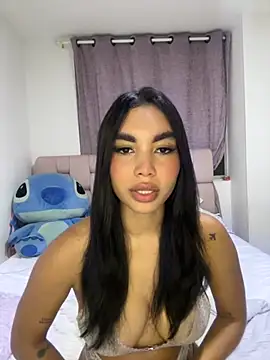 karolaalcendra online show from November 3, 2025, 3:45 am