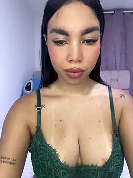 Snapshot of karolaalcendra chatting on December 18, 2025, 3:55 am karolaalcendra online show from December 18, 2025, 3:55 am