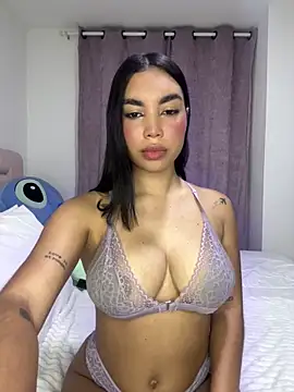 Snapshot of karolaalcendra chatting on February 5, 2026, 4:19 am karolaalcendra online show from February 5, 2026, 4:19 am