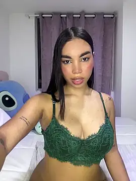 Snapshot of karolaalcendra chatting on February 13, 2026, 3:28 am karolaalcendra online show from February 13, 2026, 3:28 am