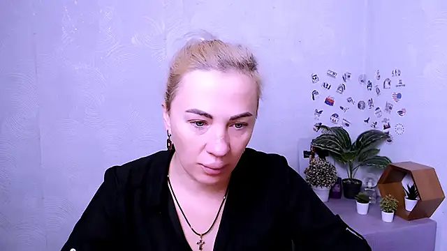 Snapshot of EmmaCat_ chatting on November 5, 2025, 4:37 am EmmaCat online show from November 5, 2025, 4:37 am