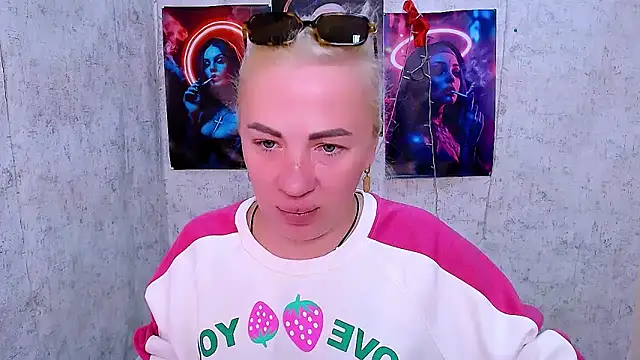 EmmaCat  online show from March 15, 2026, 5:25 am