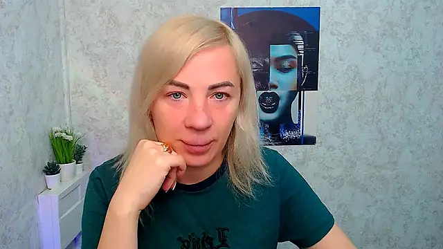 Snapshot of EmmaCat_ chatting on November 14, 2025, 5:22 am EmmaCat online show from November 14, 2025, 5:22 am