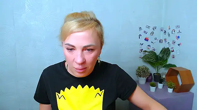 EmmaCat  online show from December 3, 2025, 6:14 am