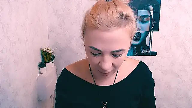 Snapshot of EmmaCat_ chatting on December 4, 2025, 6:56 am EmmaCat online show from December 4, 2025, 6:56 am