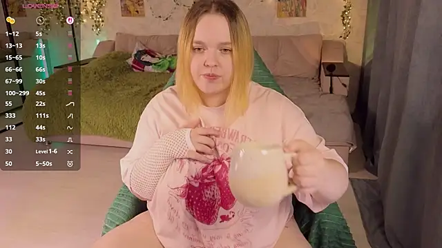 Snapshot of Aki_nohana chatting on October 3, 2025, 12:39 pm Aki nohana online show from October 3, 2025, 12:39 pm