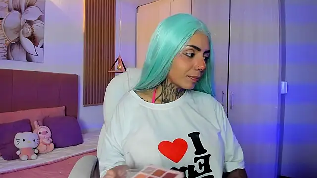 Snapshot of KoraRousee chatting on October 18, 2025, 1:35 pm KoraRousee online show from October 18, 2025, 1:35 pm