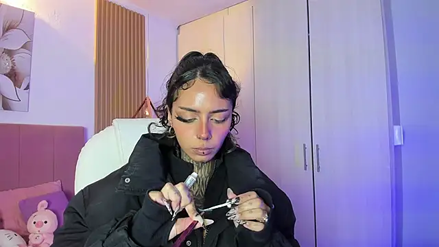 Snapshot of KoraRousee chatting on October 7, 2025, 1:34 pm KoraRousee online show from October 7, 2025, 1:34 pm