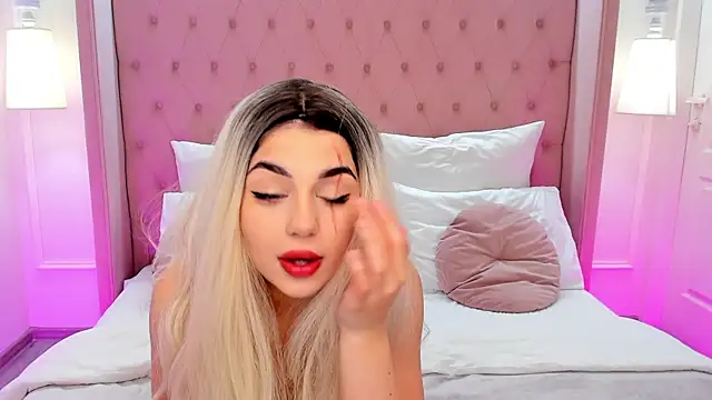 Snapshot of HelenTiny chatting on October 31, 2025, 1:41 pm HelenTiny online show from October 31, 2025, 1:41 pm