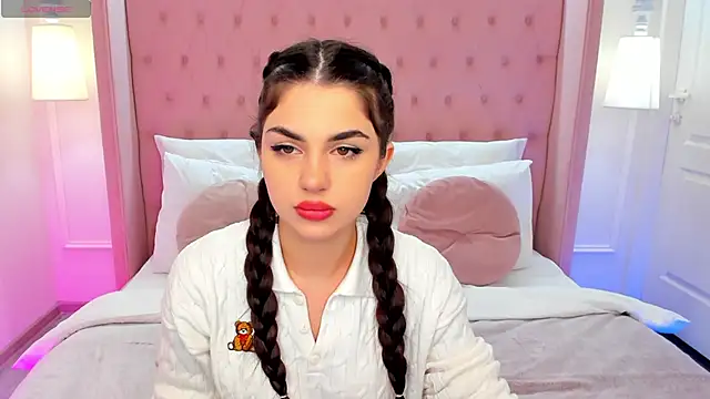 Snapshot of HelenTiny chatting on November 7, 2025, 1:15 pm HelenTiny online show from November 7, 2025, 1:15 pm