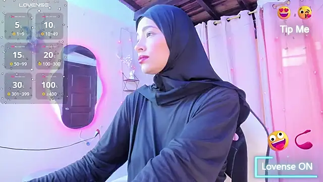 ShanaJamil online show from October 2, 2025, 12:08 pm