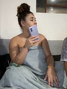 Snapshot of CasalMaldoso01 chatting on October 31, 2025, 4:20 am CasalMaldoso01 online show from October 31, 2025, 4:20 am