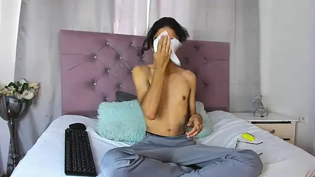 Snapshot of EthanBlackwoodd chatting on October 16, 2025, 7:55 pm EthanBlackwoodd online show from October 16, 2025, 7:55 pm