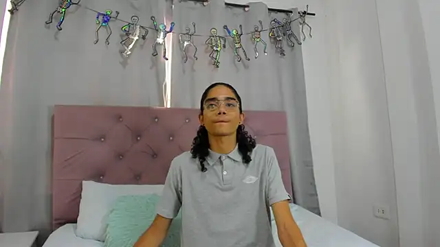 Snapshot of EthanBlackwoodd chatting on December 5, 2025, 7:45 pm EthanBlackwoodd online show from December 5, 2025, 7:45 pm