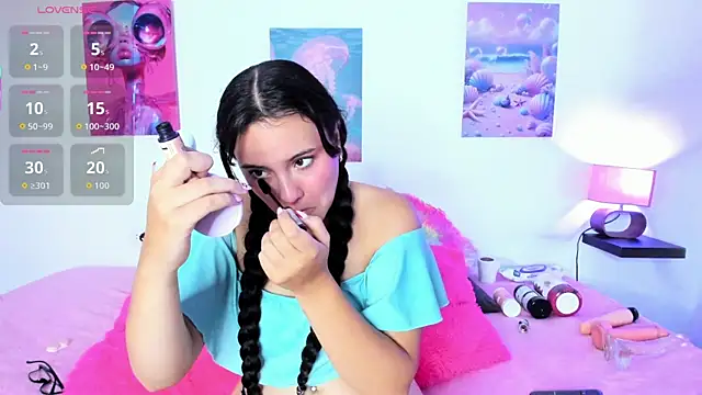 saray rivas18 online show from December 15, 2025, 11:16 am